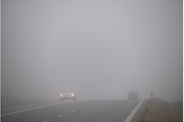 Si vas a circular con niebla, sigue estos consejos para hacerlo de manera segura