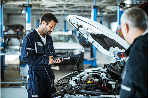 ¿Qué es y para qué sirve el libro de mantenimiento de tu coche?