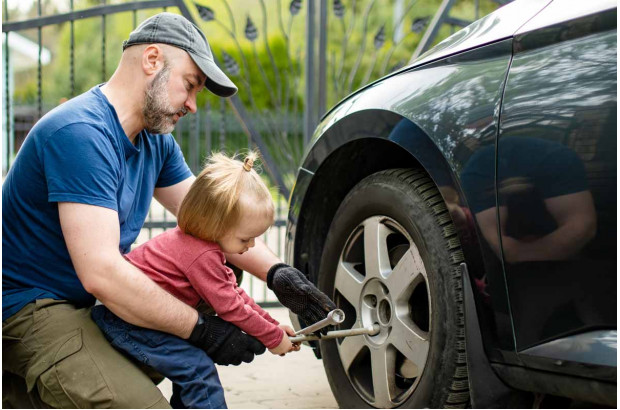 Las mejores opciones que regalar el Día del Padre si es un amante de los coches