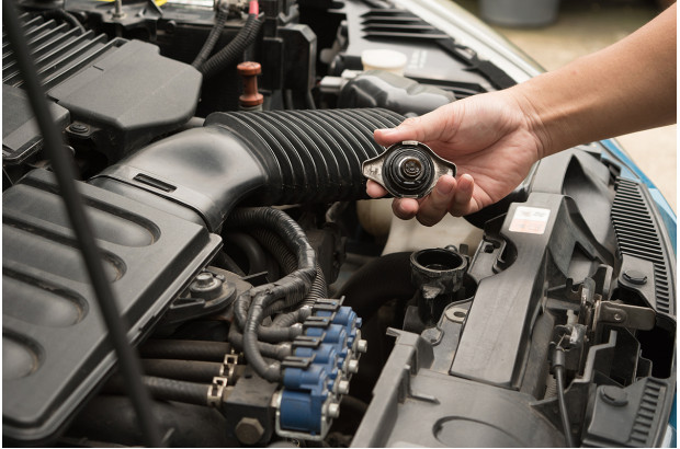 ¿Cómo funciona el sistema de refrigeración del motor?