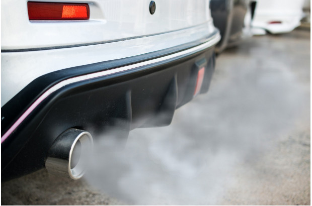 Cómo identificar las señales que indican un exceso de contaminación de tu coche 