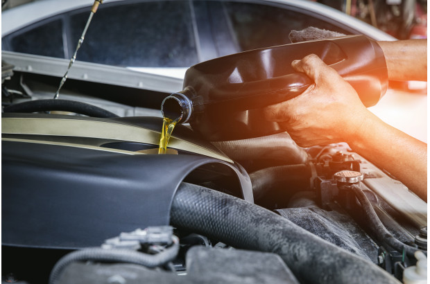 ¿Y si echo más aceite de lo necesario a mi coche?