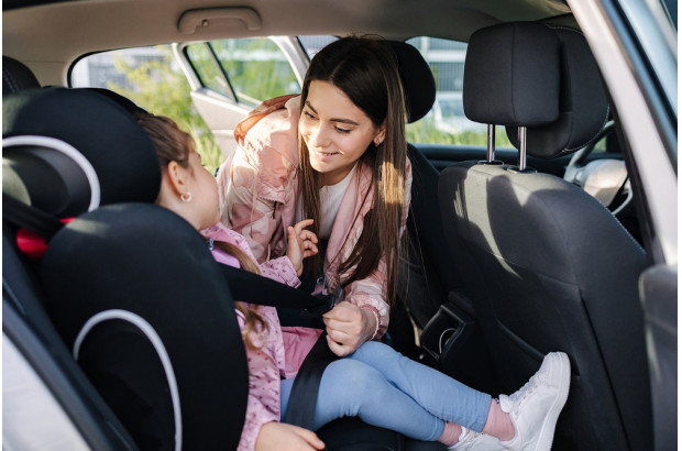Viajar en coche con niños: Cómo convertir el viaje en una aventura segura y divertida