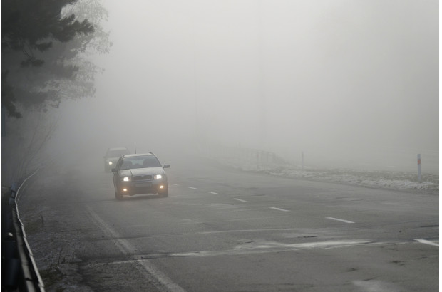 Conducir con niebla: precauciones y consejos