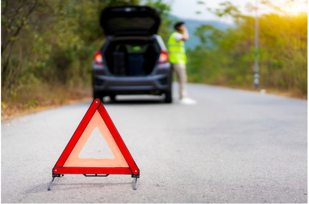 Viaje seguro y sin multas: ¿Qué elementos son obligatorios en un coche?