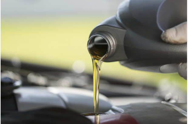 ¿Sabes qué aceite necesita tu coche? Claves para elegir el lubricante adecuado